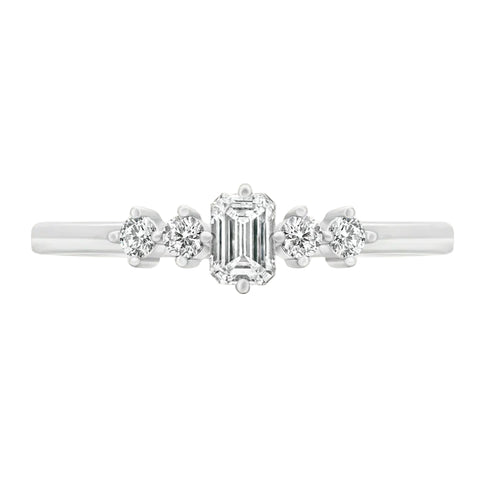 Sol et Terre Petite Emerald Dotted Band Ring