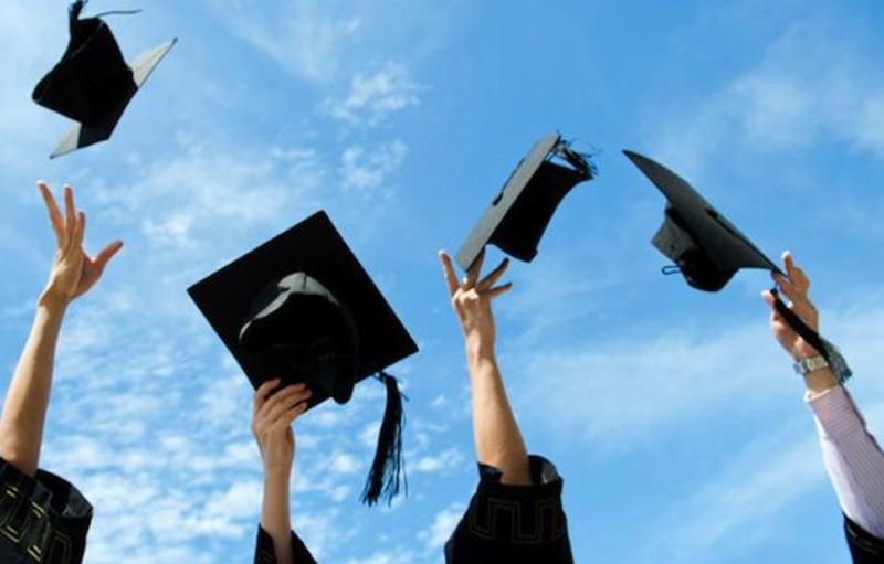 5 Ide Hadiah Wisuda untuk Kekasih
