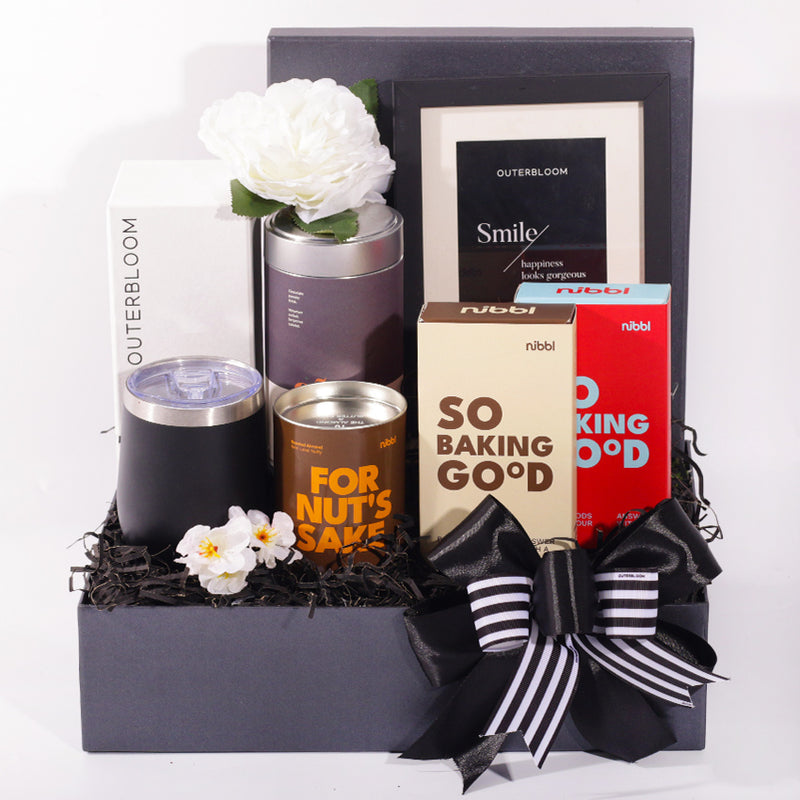 Signature Evergreen Deluxe Hampers