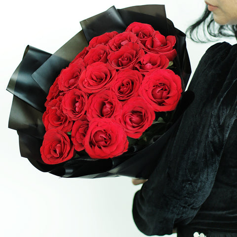 Black Pearl Classic Red Bouquet