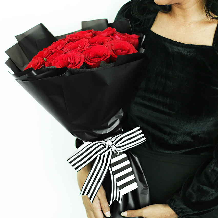 Black Pearl Classic Red Bouquet