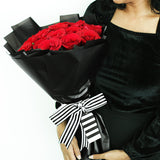 Black Pearl Classic Red Small Bouquet