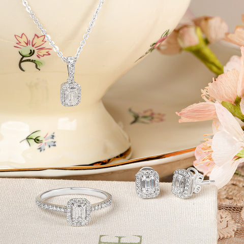 Sol et Terre Emerald Diamond Pendant Necklace