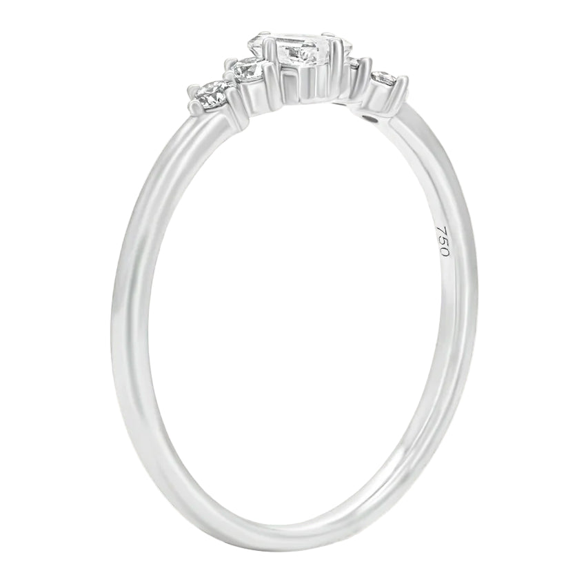 Sol et Terre Petite Emerald Dotted Band Ring