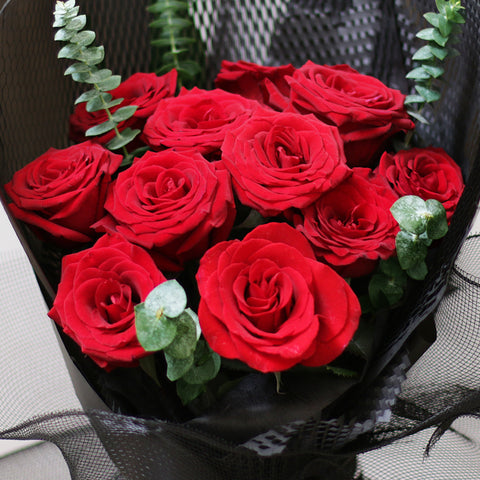 Signature Midnight Kiss Bouquet - Deluxe