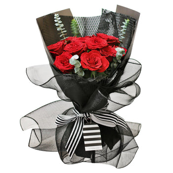 Signature Midnight Kiss Bouquet - Deluxe