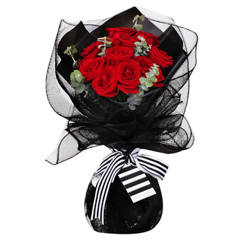 Signature Midnight Kiss Bouquet - Deluxe