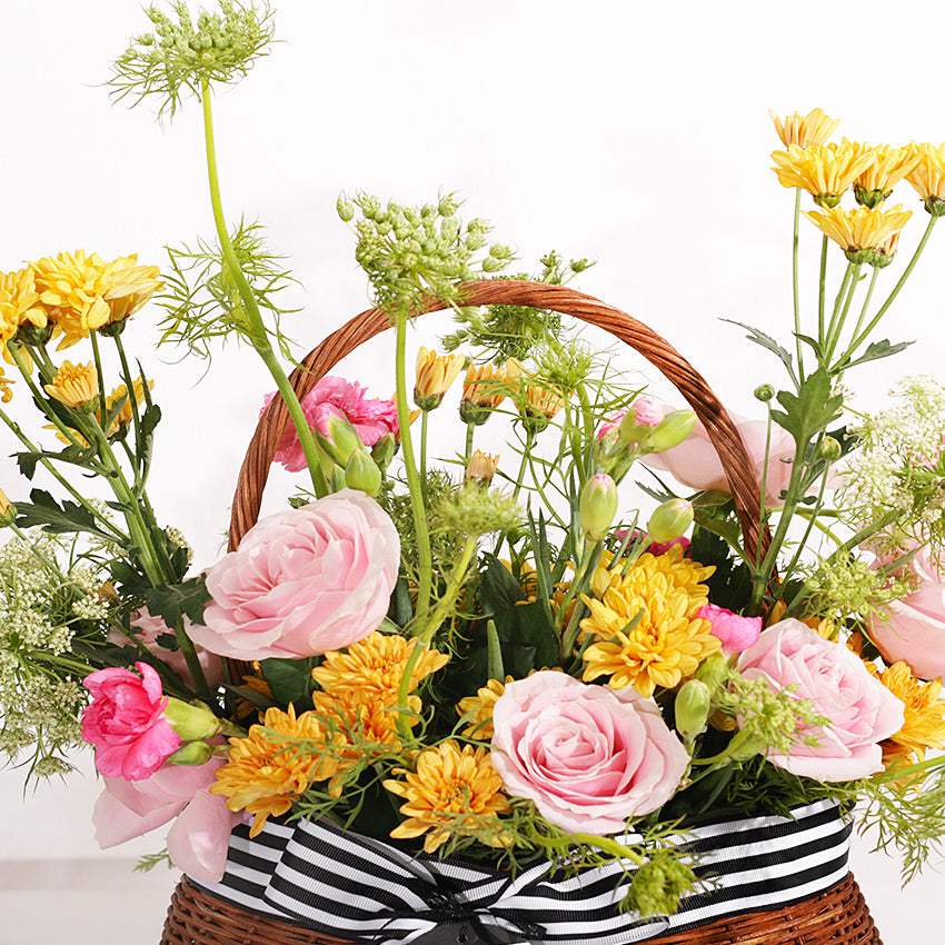 Sweet Paradise in Basket