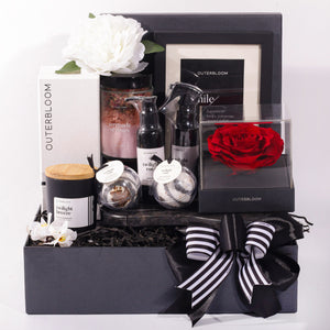 Signature Evergreen Vibrant Hampers