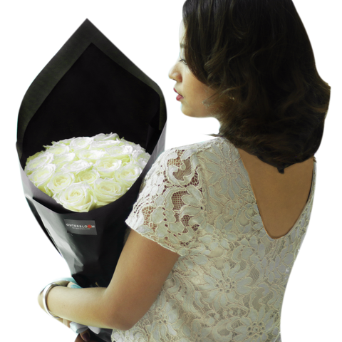 Black Pearl Dazzling White Small Bouquet