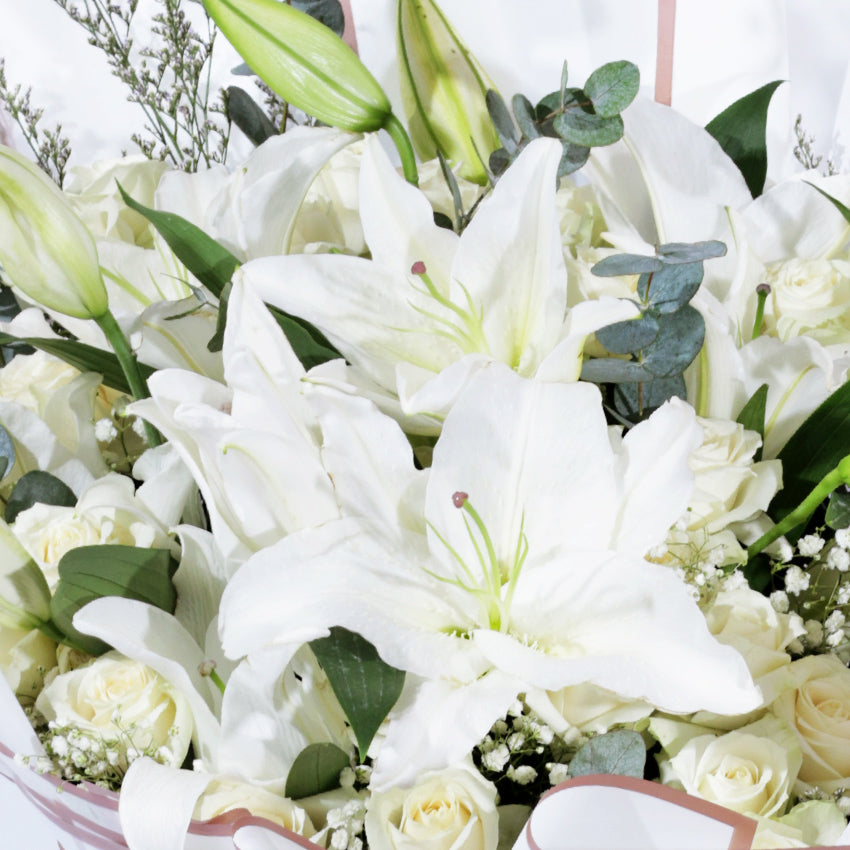Snow Lilyrose Hand Bouquet